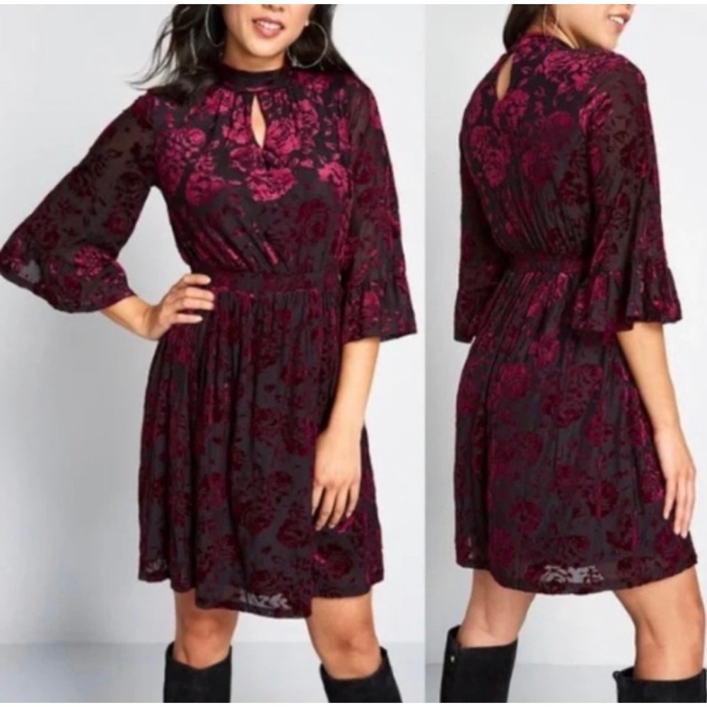 ModCloth Burnout Velvet Rose Dress‎ M – Mock Neck, Bell Sleeve, Y2K Goth Glam